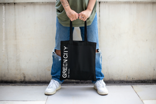 03GC_Tasche_Schwarz_mediamodifier_unsplash