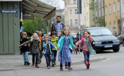 Bus mit Füßen, Green City e.V., Foto: Green City  e.V./Tobias Hase
