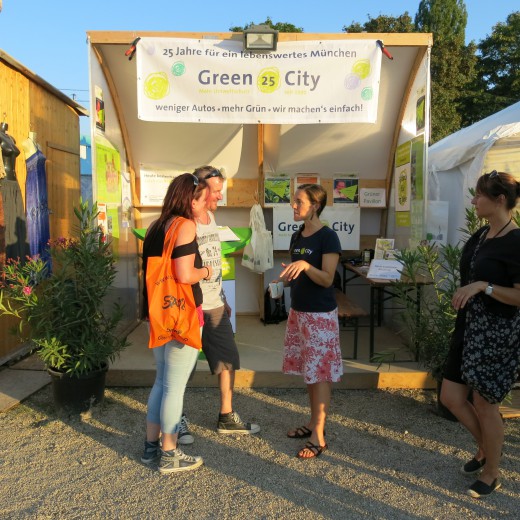 Infostand am Tollwood Festival