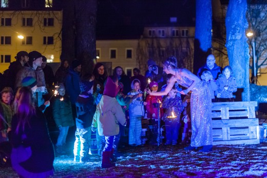 Giesinger Grünspitz, Adventszauber, Feuertänzerin, Foto: Edward Beierle