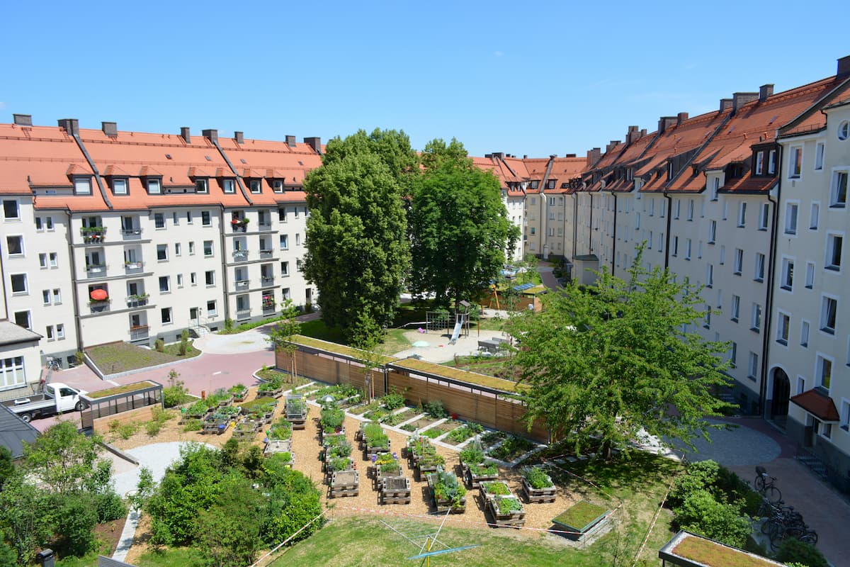 Wettbewerb "Mehr Grün für München" Ortsbegehung beim Preisträger im