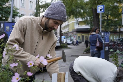 Grünpatenschild montieren